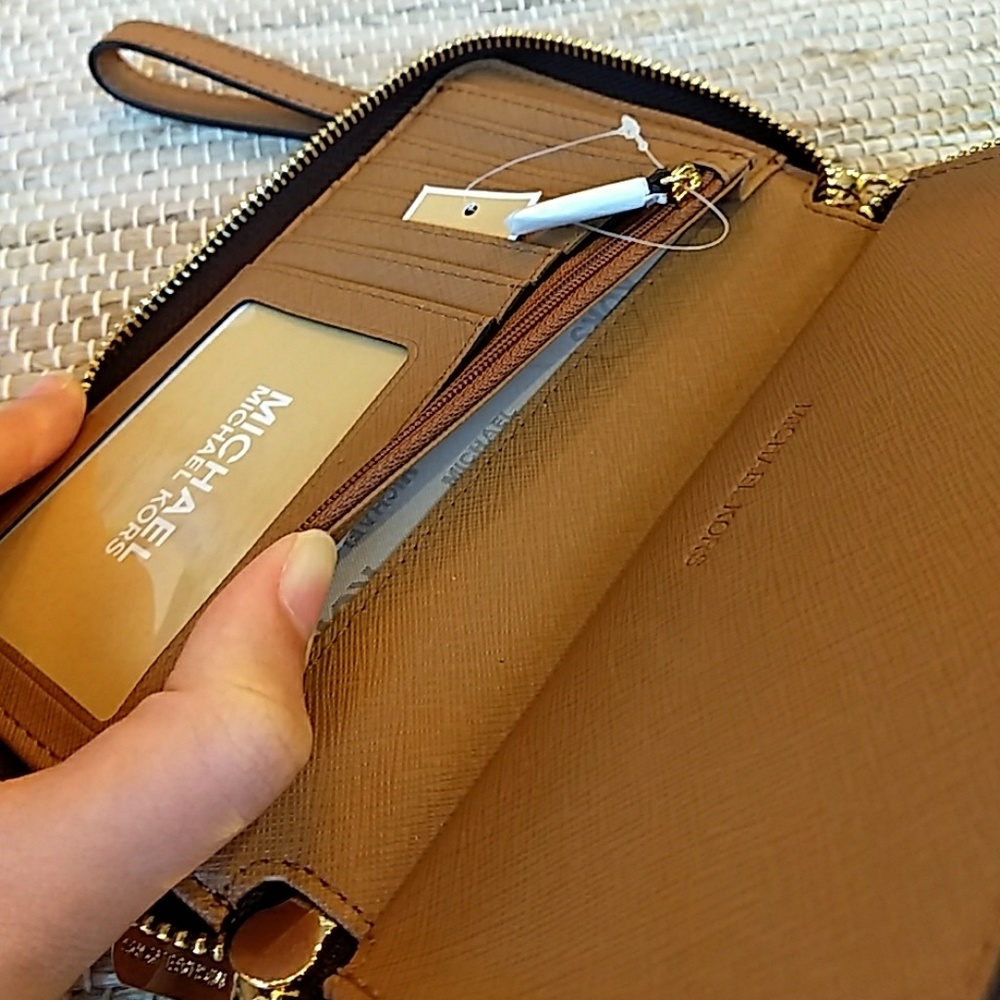*1 LEFT* MK Large Phone Wallet - Picture 5 of 8